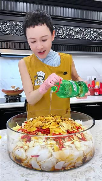 跟著牛牛姐學夏日開胃小菜跳水蘿卜，酸甜脆爽一口解膩