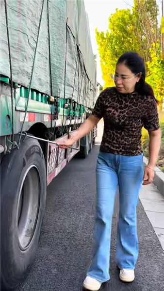 中年女卡車司機心里話，為什么選擇和丈夫一起跑車