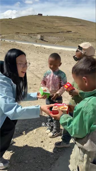 小鳳的小娜姐姐：年過四十仍未婚，原生家庭催婚與姐妹之間的現實拉扯