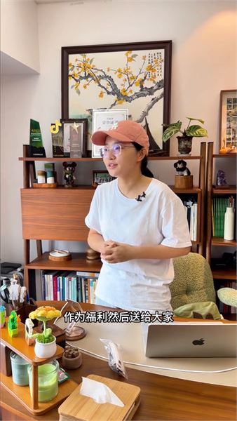 臨近 500 萬粉絲，小鳳親自區水貝論斤買黃金，送給一直支持我的姐妹們