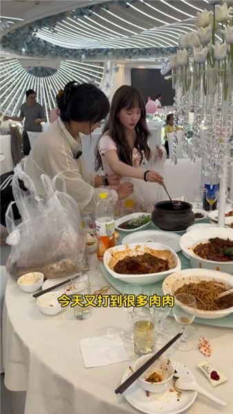 搬進了30多畝的新家，也給貓貓們的生活開了個好頭