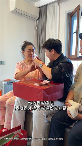 永遠難忘她身上獨有的暖意，沒有生育之恩，卻予我全部母愛