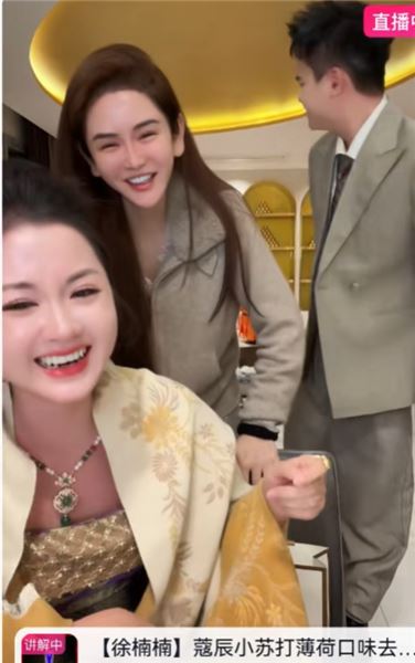 直播名場面！穿恨天高登場的恩寧老公，吃醋的外殼下是最實在的溫柔