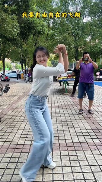 一邊謀生一邊熱愛，是很多創作者的真實處境