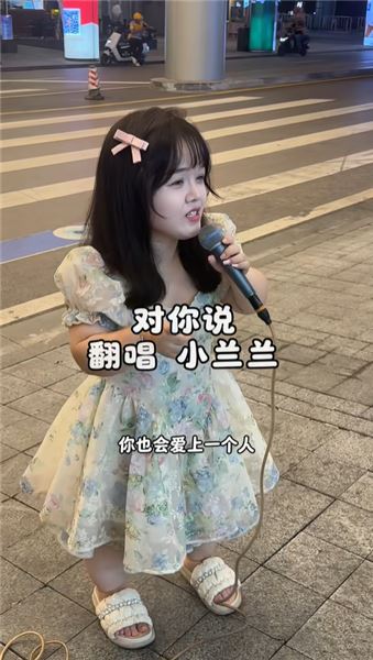 街頭唱歌被路人指指點點，換作是你會怎么應對？