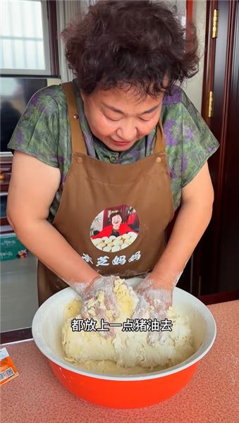 八十斤大南瓜蒸山東大餑餑，一口嘗得到農村最質樸的煙火香甜