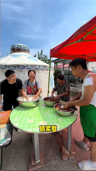 南北溫情一鍋鮮：北方老丈人特制四鮮包子，搭配奶白鯽魚豆腐湯，藏跨越地域的暖心愛意