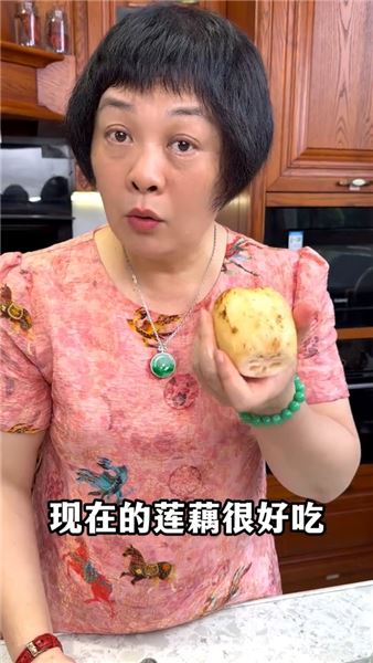 不時不食蓮藕墨魚湯，一碗廣式老火靚湯，喝出時令里的鮮甜滋味