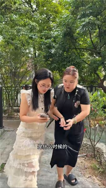 背著小敏和初戀在一起，他難道一點都不怕被發現嗎？