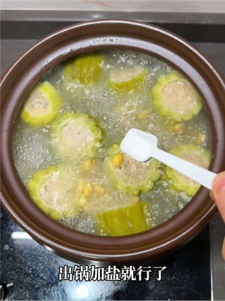 天熱沒胃口？廣東人都在喝這碗苦瓜釀肉湯，清甜回甘清熱解膩，三伏天喝完全身通透
