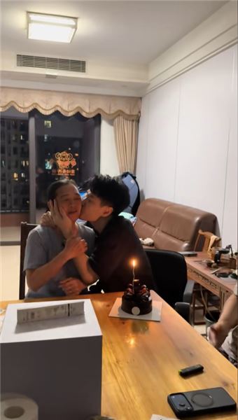 作為黃忠亨的父母，聊聊家里這些事，我們心里真實的想法