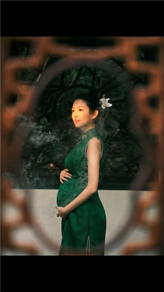 姐妹們幫我看一下哪張孕婦照最好看，我等寶寶出生了，打印出來送給ta
