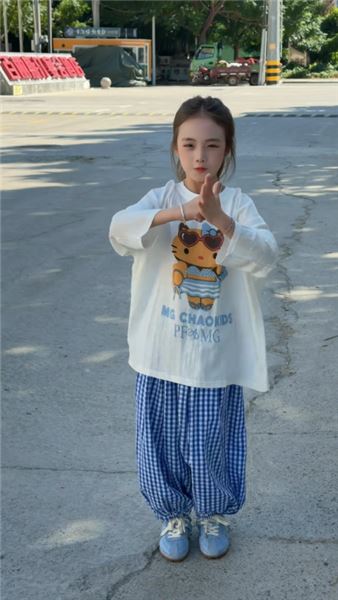 按照自己的喜好養女兒，擁有愛跳舞愛穿搭的安安，大概就是騙你生女兒的模樣