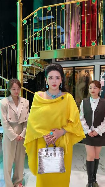 500 塊服務員到財務自由，徐楠楠的發家史整理