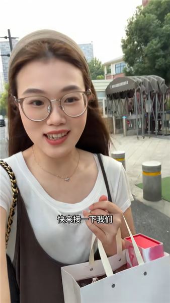 只是發一條生日視頻，卻迎來一堆惡意詆毀，希希媽媽很難過