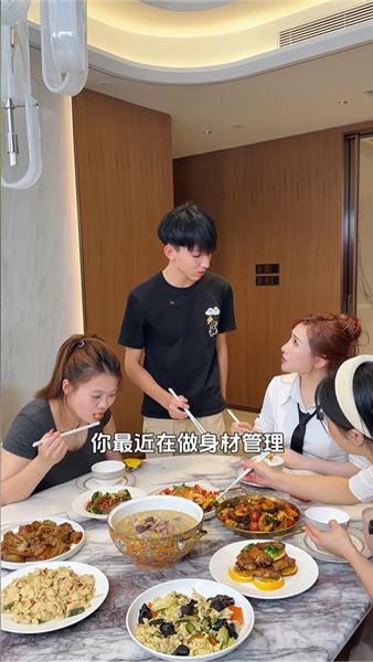 朋友的 00 后女兒來家做保姆，試用期第一天就弄虛作假
