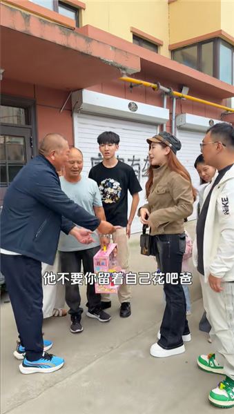 離別總在團圓后：送暖暖返校，中年兒女夾在老小之間的萬般身不由己