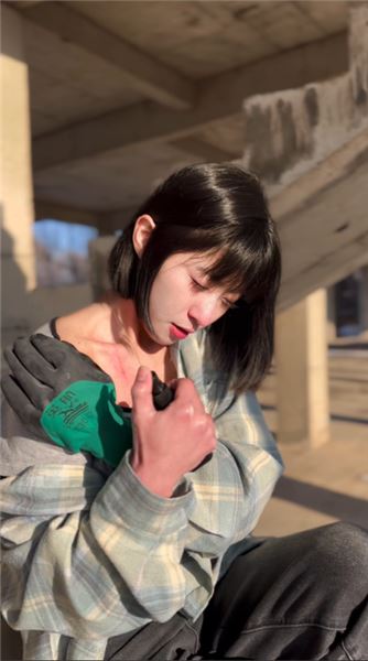 搬啤酒的女孩楊藝：一身塵土，扛起屬于自己的人間煙火