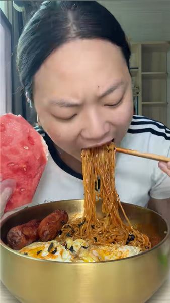 被說男相又怎樣！19 歲女大靠干飯圈粉無數