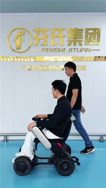 黃忠亨離婚之后依舊選擇高調官宣，不是博眼球，是為了守住企業和員工