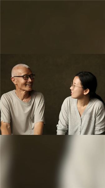 三十余年，第一次擁抱我的父親｜小鳳姐姐小娜和老爹的深圳之行