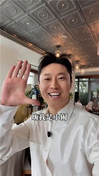 當周小鬧雙胞胎兒子周歲宴時：社恐老爸一場主打潦草快樂的周歲禮