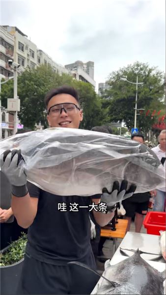 這魚講真能拽著船跑??GT 牛港鲹！海釣人遇上它，到底是什么體驗？