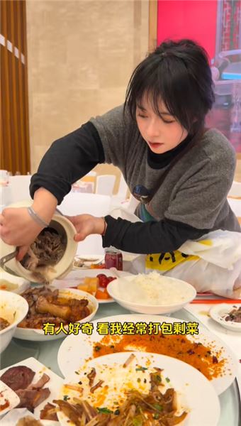 “我們今天不是吃剩菜的小流浪貓，我們是祝新人新婚快樂的小小嘉賓。”