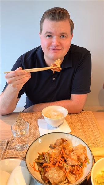 孕后期終于擺脫孕反，下廚設宴，請菲叔吃一鍋熱氣騰騰的鍋包肉
