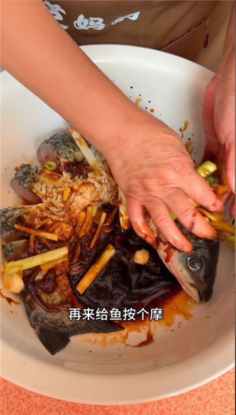 不放一滴清水！電飯煲燉魚，出鍋滿屋飄香