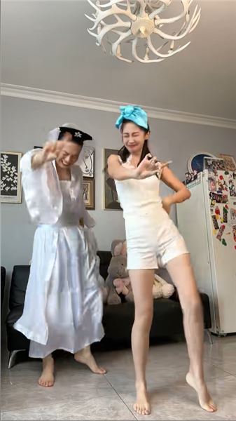 別人夫妻柴米油鹽，我們夫妻沒事就尬舞！