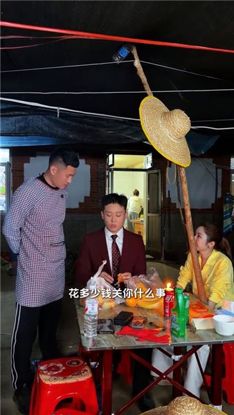 老板要給司機在農村建房，把對接工作交給我，雖然這是九月頭等大事，但是另一件事大家好像都不知道?