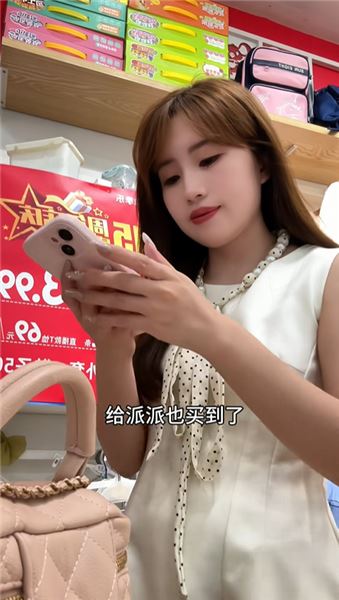 00 年寶媽和婆婆約會，入秋挑到了好看的秋裝，婆婆很開心，我也開心！