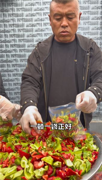 東北貓冬進行時：凍辣椒、熬牛肉辣椒醬，藏在煙火里的秋冬儀式感