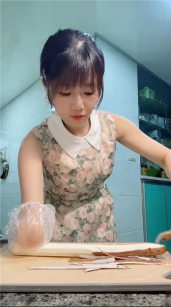 剛出生被橡皮筋致左手截肢，單手媽媽，把煙火日子過得閃閃發光
