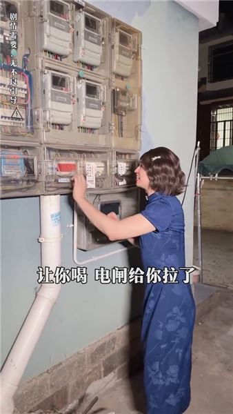 服務員吳瓊的難忘一晚：九點打烊遇醉酒顧客，哭笑不得的經歷