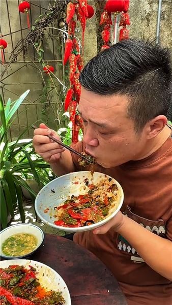 天熱沒胃口？一盤虎皮辣椒炒辣椒，香辣拌飯太過癮