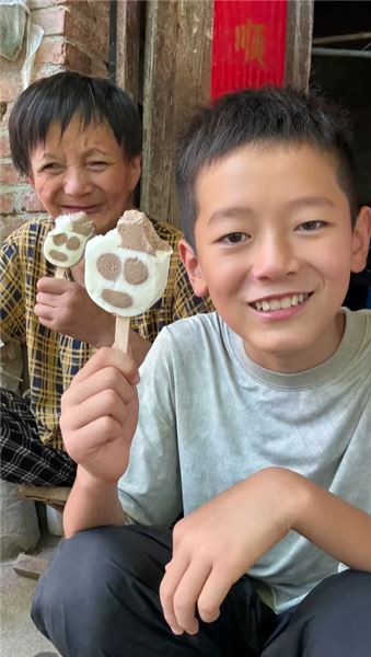 爸爸不在了，媽媽看不見，11 歲的我撐起一個家