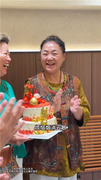 失智后媽生日宴散盡半生積蓄：糊涂記不住事，卻牢牢記住所有人的好