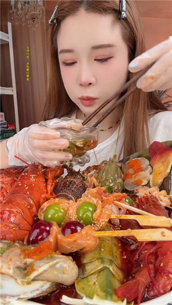 夏日解暑撈汁海鮮拼盤，冰爽酸辣開胃，家宴硬菜好吃又好看