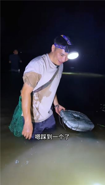 迎著海浪討生活才是你看到的真實漁村，今天又拿下去跟哥哥嫂子一起分享海鮮。
