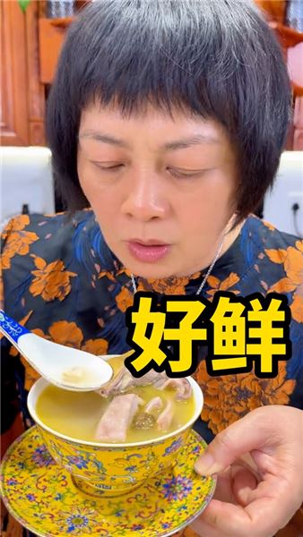 北風天必喝胡椒豬肚浸雞，掌握這3個技巧，湯濃肉嫩暖胃又舒服