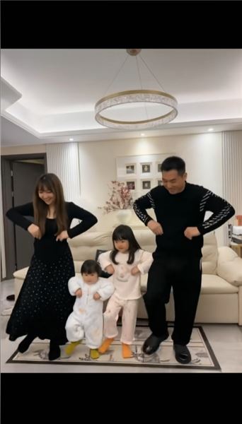 全網都在騙你生女兒，鏡頭之外，家有戲精姐妹的真實日常