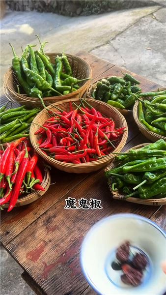 天熱沒胃口？一盤虎皮辣椒炒辣椒，香辣拌飯太過癮