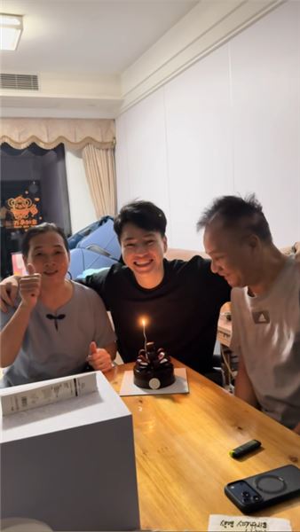 不販賣苦難，用行動助學助殘，這才是真正的公益｜黃忠亨