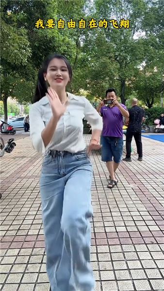 一邊謀生一邊熱愛，是很多創作者的真實處境