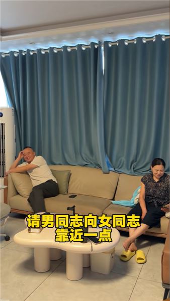 其實爸媽年紀大了，有時候真的像小孩一樣得哄著。誰還沒個情緒失控的時候呢，但人這一輩子，不就是在學著怎么控制情緒過來的嘛