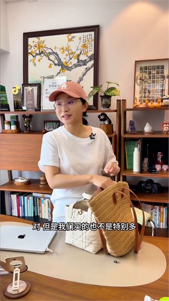 臨近 500 萬粉絲，小鳳親自區水貝論斤買黃金，送給一直支持我的姐妹們
