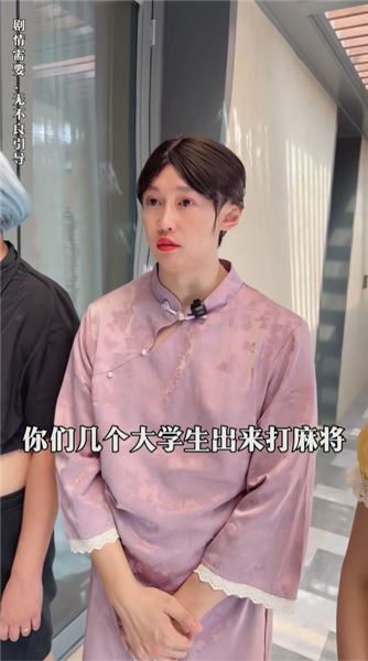 周小鬧：同樣是校園短劇，風格不同不必分高低