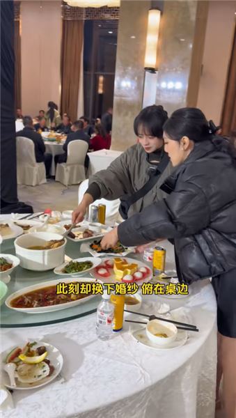 “我們今天不是吃剩菜的小流浪貓，我們是祝新人新婚快樂的小小嘉賓。”